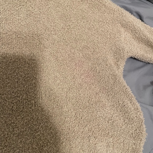 Very Soft Hollister women’s Sweater. Size Large. - Picture 4 of 4